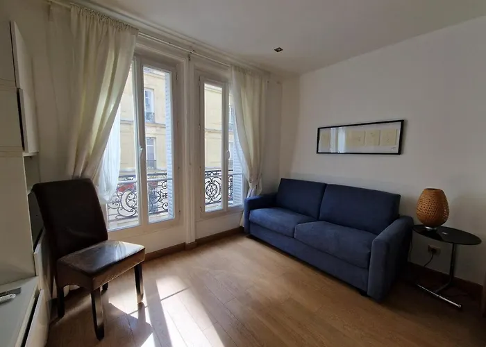 A Deux Pas De L'arc De Triomphe Equipe